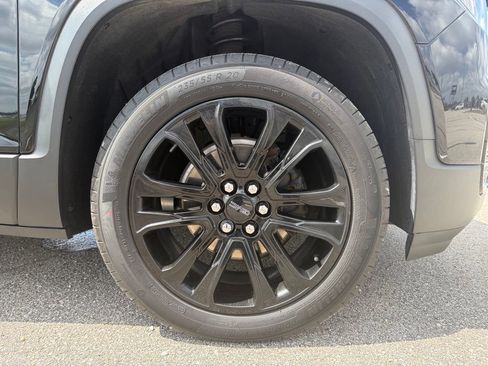 Used 2023 GMC Acadia SLE w/ Driver Convenience Package FWD image 17