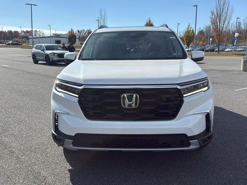 New 2025 Honda Pilot Touring image 17