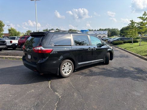 Used 2017 Toyota Sienna XLE Premium w/ Protection Package FWD image 14
