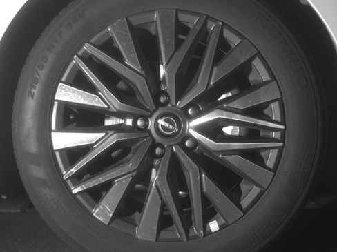 Used 2025 Nissan Altima 2.5 SV FWD image 13