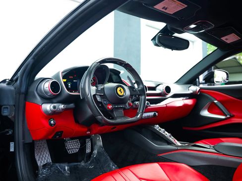 Used 2019 Ferrari 812 Superfast RWD image 13