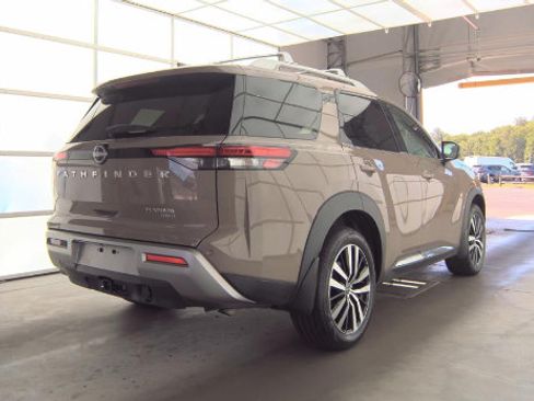 Used 2023 Nissan Pathfinder Platinum w/ Cargo Package AWD/4WD image 3