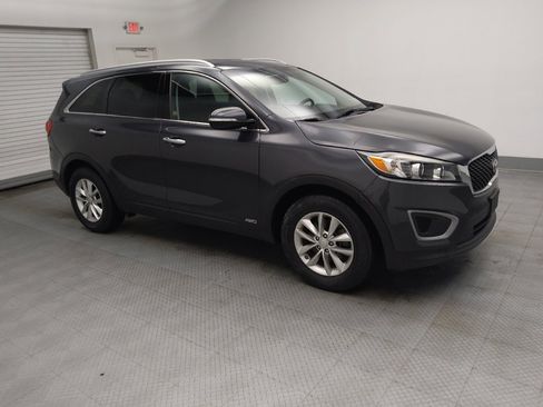 Used 2017 Kia Sorento LX w/ LX Convenience Package image 11