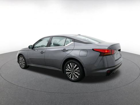 Used 2025 Nissan Altima 2.5 SV FWD image 7