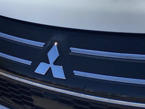 Used 2025 Mitsubishi Outlander SE AWD/4WD image 27