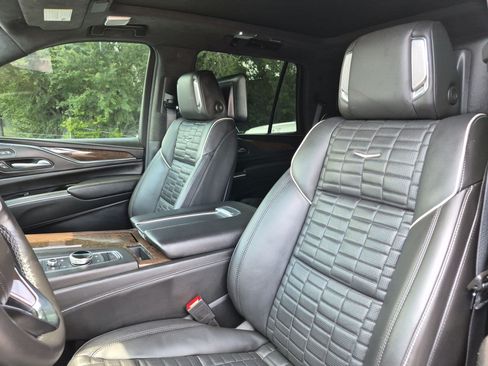 Used 2024 Cadillac Escalade Sport Platinum w/ LPO, ONYX Package AWD/4WD image 26