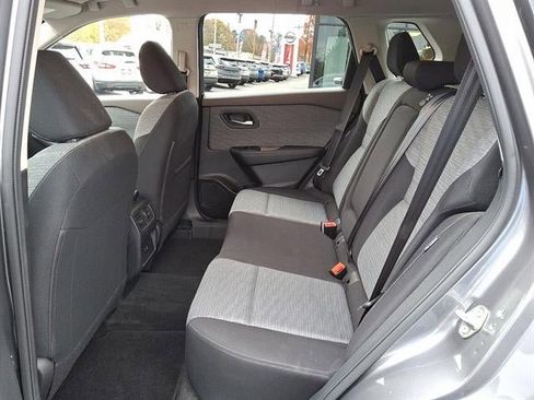 Used 2023 Nissan Rogue SV image 10