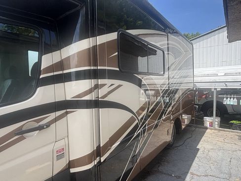 Used 2013 Mercedes-Benz Sprinter 3500 image 2