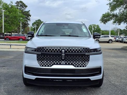 New 2026 Lincoln Navigator Reserve AWD/4WD image 3