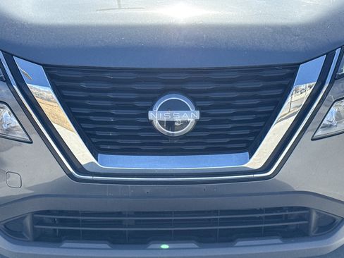 Used 2022 Nissan Rogue SV image 9