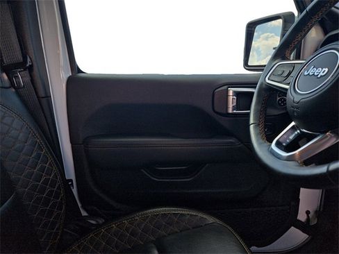 Used 2020 Jeep Wrangler Unlimited Sahara image 16