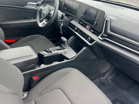 Used 2024 Kia Sportage LX image 14