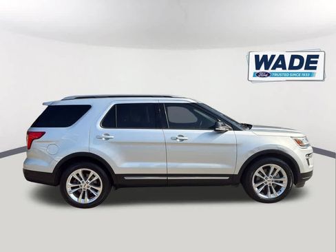 Certified 2018 Ford Explorer XLT w/ Equipment Group 202A FWD image 4