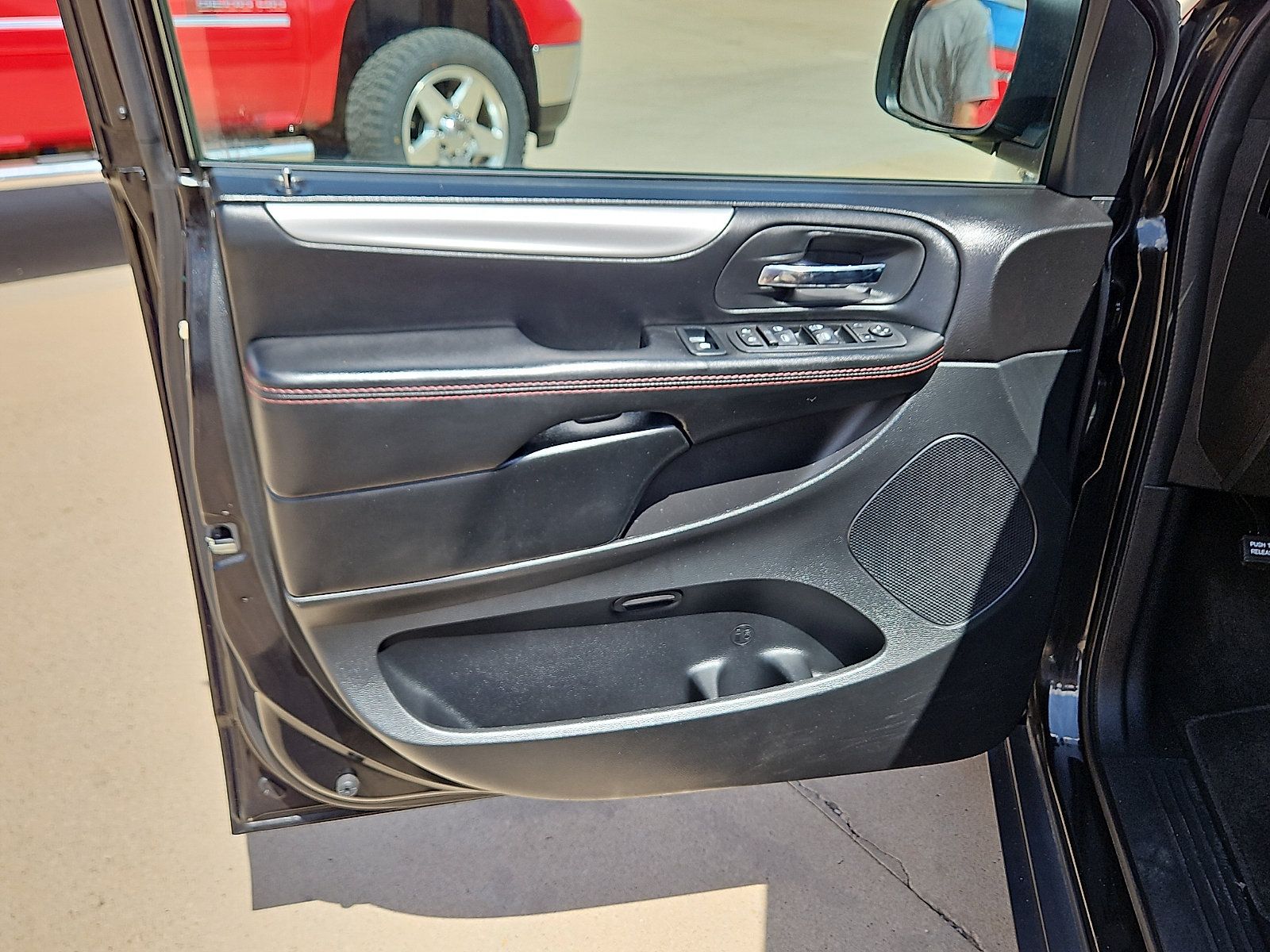Used 2017 Dodge Grand Caravan GT FWD image 13
