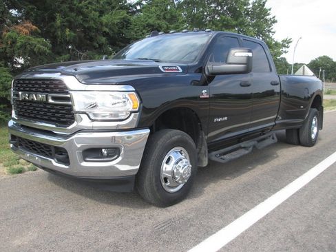 Used 2024 RAM 3500 Big Horn w/ Protection Group AWD/4WD image 2