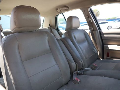 Used 2004 Ford Crown Victoria LX RWD image 19