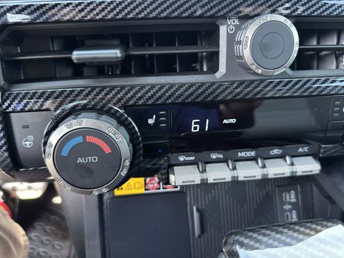 Used 2025 Toyota Tacoma TRD Sport w/ TRD Sport Upgrade Package image 32