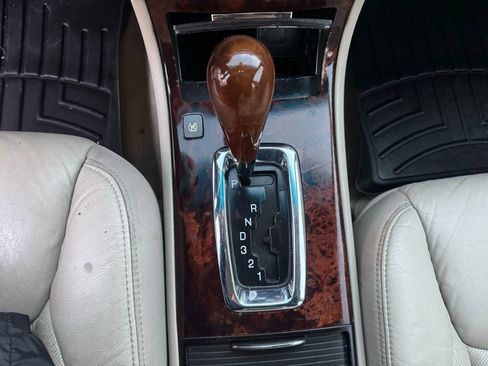 Used 2011 Cadillac DTS Premium image 16