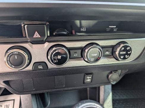 Used 2017 Toyota Tacoma SR AWD/4WD image 10
