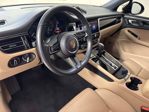 Used 2024 Porsche Macan AWD/4WD image 21