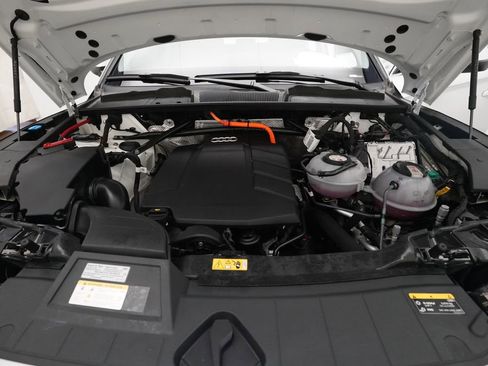 Used 2024 Audi Q5 e Premium Plus w/ Premium Plus Package image 3