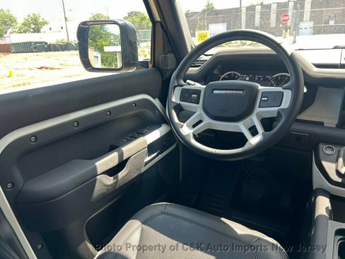 Used 2023 Land Rover Defender 110 SE AWD/4WD image 40