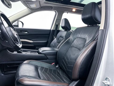 Used 2022 Nissan Pathfinder Platinum w/ Cargo Package image 21