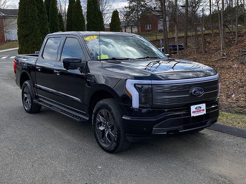 Used 2023 Ford F150 Lightning Lariat image 3