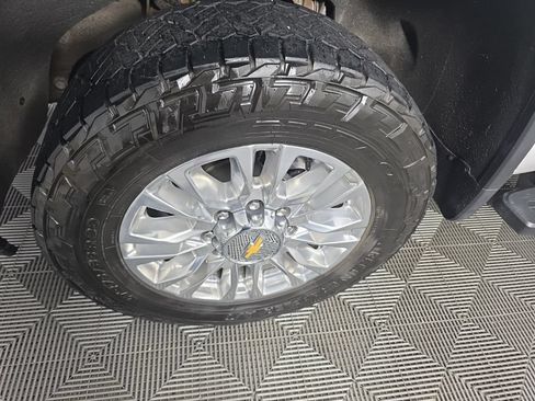 Used 2022 Chevrolet Silverado 2500 High Country w/ Z71 Off-Road Package AWD/4WD image 10