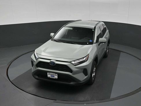 Used 2022 Toyota RAV4 XLE w/ XLE Grade Weather Package AWD/4WD image 44