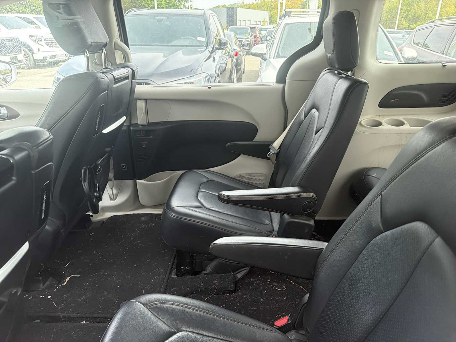 Used 2018 Chrysler Pacifica Touring-L Plus w/ Advanced Safetytec Group FWD image 7