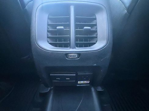 Used 2019 Jeep Cherokee Latitude Plus w/ Comfort/Convenience Group AWD/4WD image 37