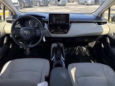 Used 2020 Toyota Corolla LE image 19