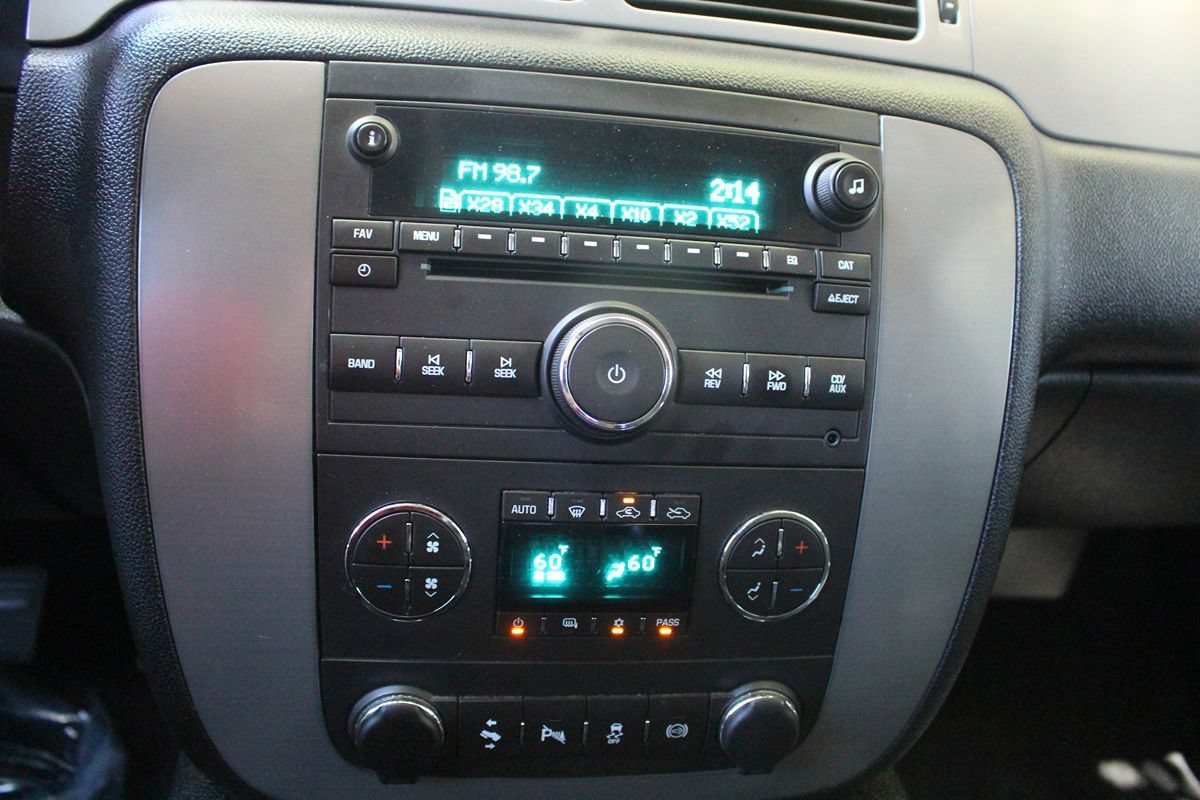 Used 2013 Chevrolet Silverado 2500 LTZ w/ LTZ Plus Package AWD/4WD image 27