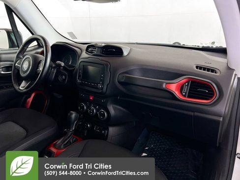 Used 2017 Jeep Renegade Trailhawk AWD/4WD image 29