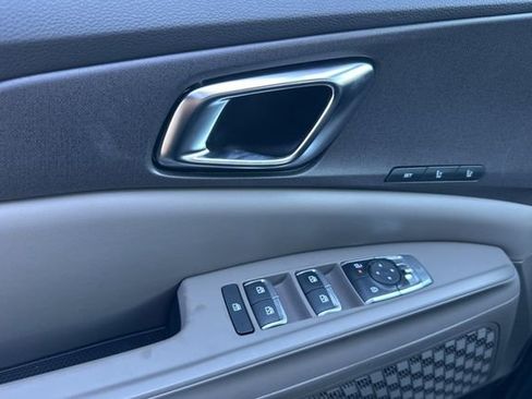New 2026 Kia Carnival EX FWD image 12