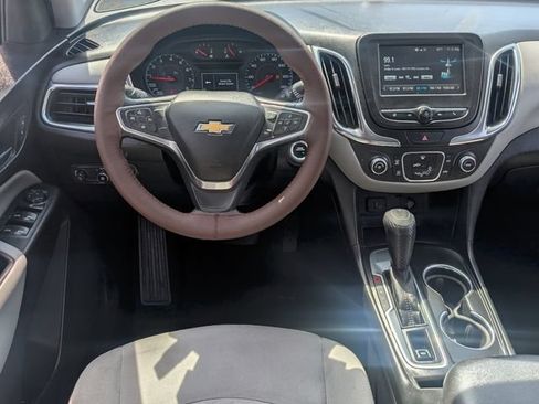 Used 2018 Chevrolet Equinox LS FWD image 12