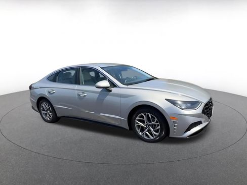 Used 2023 Hyundai Sonata SEL FWD image 2