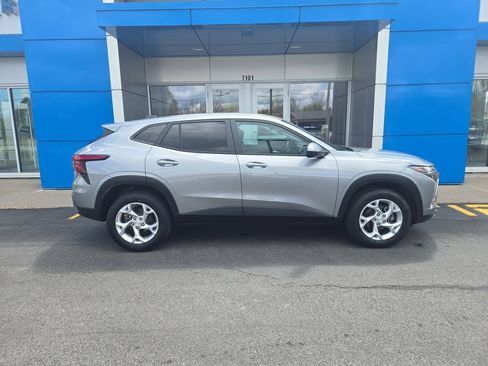 Certified 2024 Chevrolet Trax LS w/ LS Convenience Package FWD image 16