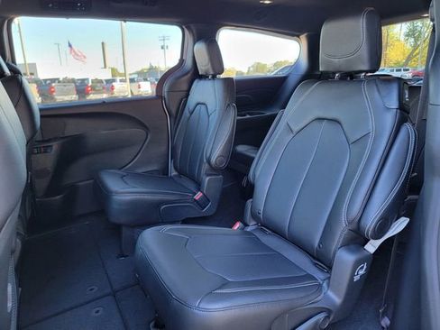 New 2026 Chrysler Pacifica Select w/ S Appearance Package image 20