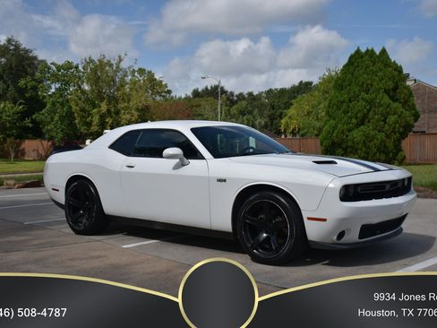 Used 2017 Dodge Challenger SXT Plus RWD image 2