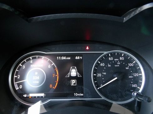 Used 2025 Nissan Versa SV w/ Trunk Package image 25