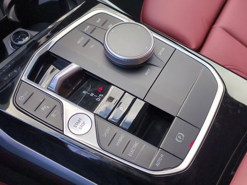 Certified 2024 BMW 330e w/ Convenience Package image 26