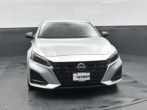Used 2024 Nissan Altima 2.5 S FWD image 9