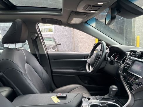 Used 2018 Toyota Camry XSE FWD image 10