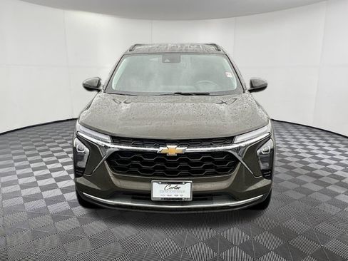 Used 2024 Chevrolet Trax LT image 2