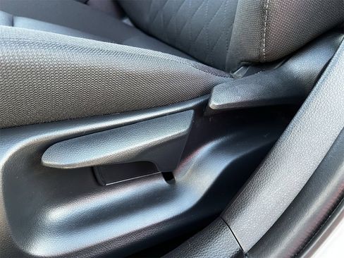 Used 2025 Toyota Corolla LE image 23