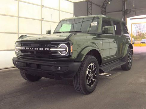 Used 2025 Ford Bronco Outer Banks AWD/4WD image 2