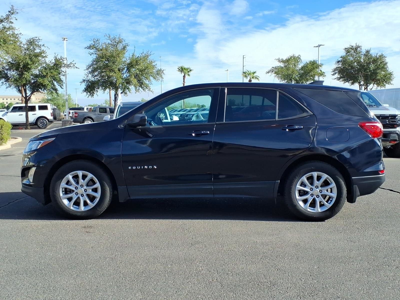 Used 2020 Chevrolet Equinox LS w/ LS Convenience Package FWD image 2
