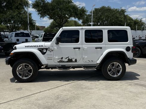 Used 2020 Jeep Wrangler Unlimited Sahara AWD/4WD image 8